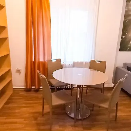 Apartment Cozy And Convenient 1br Near Bucharest's Best Attractions *