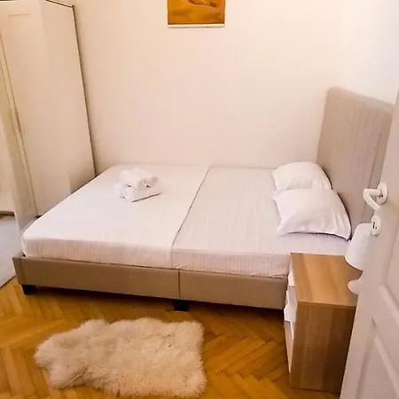 Cozy And Convenient 1br Near Bucharest's Best Attractions * ブカレスト