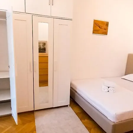 アパート Cozy And Convenient 1br Near Bucharest's Best Attractions ブカレスト