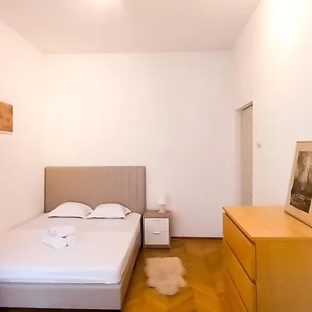 Cozy And Convenient 1br Near Bucharest's Best Attractions Apartment *