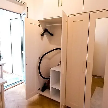 Cozy And Convenient 1br Near Bucharest's Best Attractions *